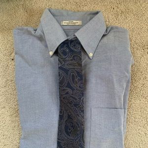 14.5 x 32/33 Van Heusen light blue dress shirt 👔
